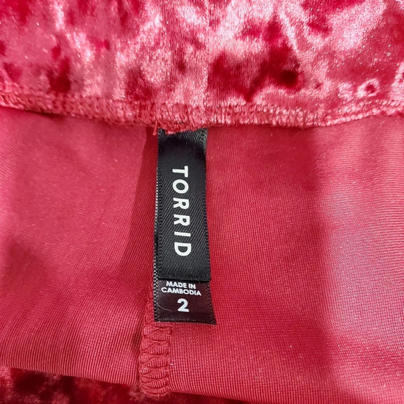 Torrid Rhubarb Red Full Length Crushed Velvet Pocket Legging in Size 2 / 18-20 - Picture 10 of 12